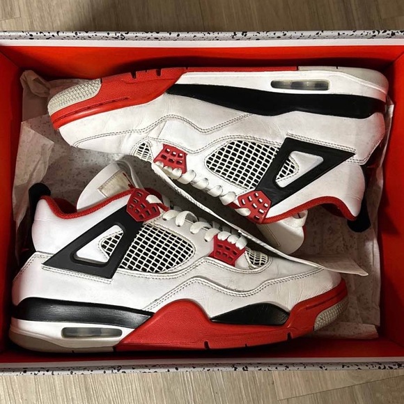 Air Jordan 4 Retro ‘Fire Red’ 2020 - Picture 1 of 7
